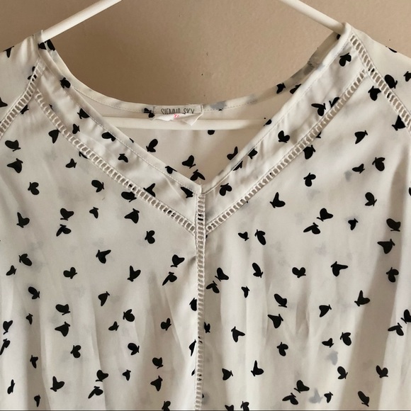 Sienna Sky Flowy Butterfly Pattern Top - Picture 2 of 4